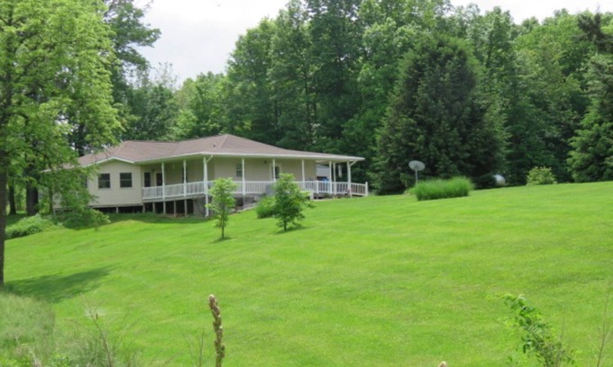 Reelsville House | 2-bedroom vacation home minutes away from Greencastle and Depauw campus