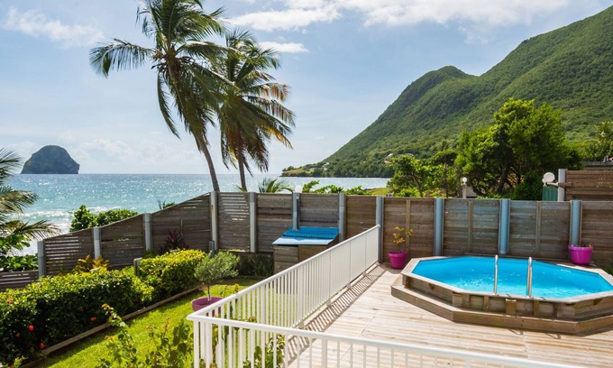 Le Diamant Villa | 2-bedroom villa facing the Rocher du Diamant, feet in the water