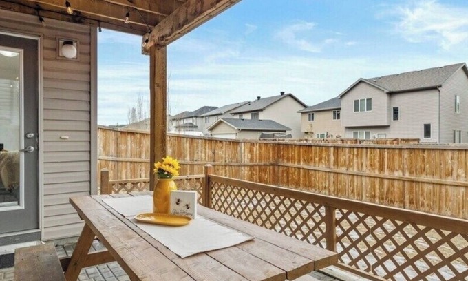 Okotoks House | 2 Bedroom walkout basement suite in Okotoks