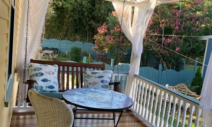 West Cape May House | 2 bedroom WCapeMay victorian folk farm w gardens