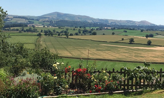 Kingswood Cottage | 2 Bedroomed Cottage with Outstanding Views- TAKING BOOKINGS NOW!