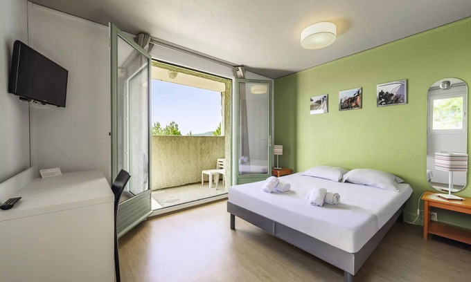 Montpezat Apartment | 2 Bedrooms + Sleeping Area Classic 2 Adults and 1 Child Terrace