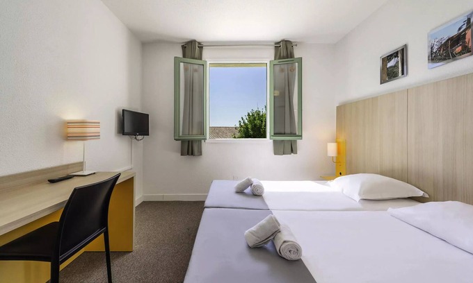 Montpezat Apartment | 2 Bedrooms + Sleeping Area Classic 2 Adults and 2 Children Terrace