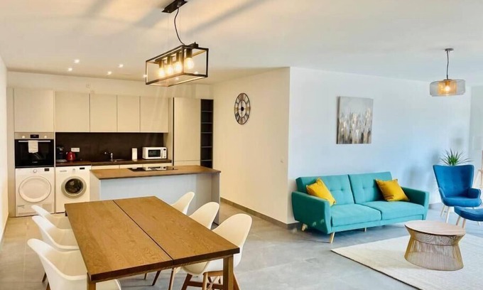 Bonnevoie Apartment | 2 bedrooms with Terrace and Parking
