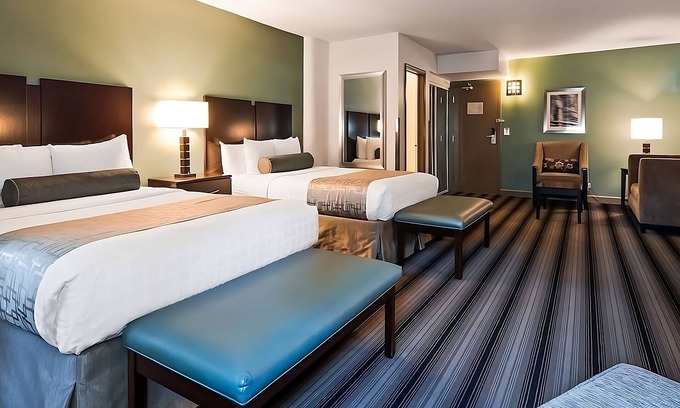 Downtown Chicago House | 2 Boutique-Style Rooms | Indoor Pool, Gym, & Near Magnificent Mile