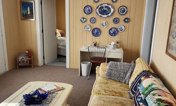 Greenbush Cottage | 2 BR Cottage on the Sandy Beaches of Lake Huron- Greenbush- Sunrise Side