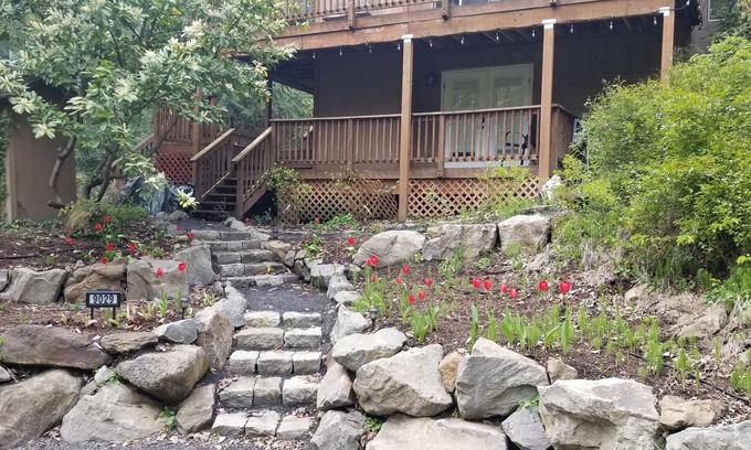 Cedar Hills Apartment | 2 BR Creekside Apartment w/kitchenette