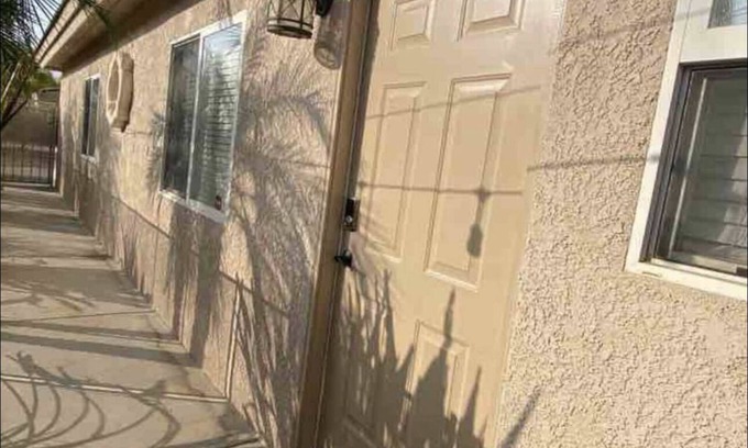 Greenacres House | 2 BR Guest House w/Private Parking in a Beautiful Almond grown Bakersfield City