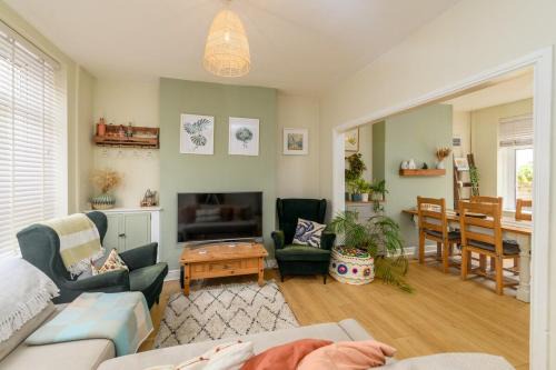 Roath Apartment | 2 BR Neutral Sanctuary - 27 Min To Cardiff Castle