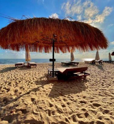 Port Said Governorate Ski Chalet | 2 BRs Chalet in Helnan Resort with access to the sea and Pools