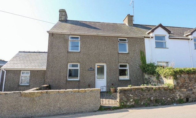 Abersoch Cottage | 2 BRYN HYFRYD, pet friendly, country holiday cottage in Abersoch