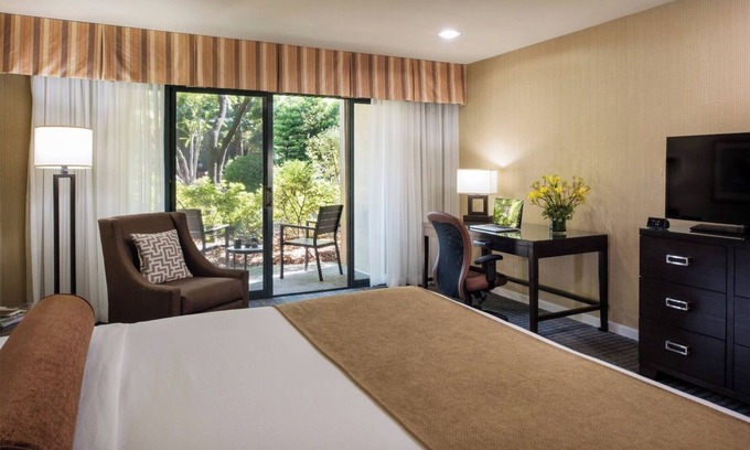 Barron Park House | 2 Comfortable Room with Heated Pool, Free Breakfast & Parking in Palo Alto