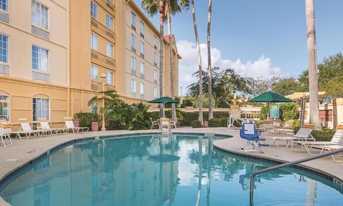 Airport North House | 2 Convenient Rooms w/Breakfast + Complimentary Shuttle | Onsite Pool