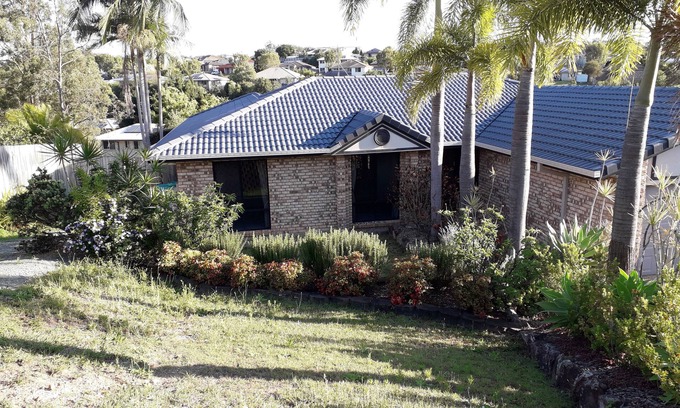 Collingwood Park Villa | 2 cozy single bedrooms, private bathroom, coffee breakfast, near shopping Malls