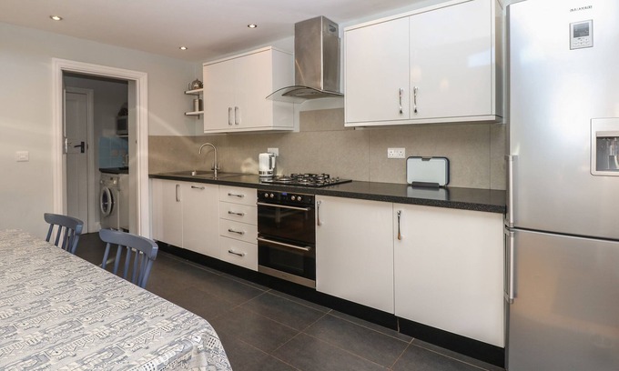 Stoke Gabriel House | 2 DART, pet friendly, with open fire in Stoke Gabriel