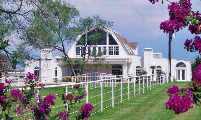 Elmo House | 2 DAY MIN. STAY Country getaway! Hiking trails, fishing, birdwatching.