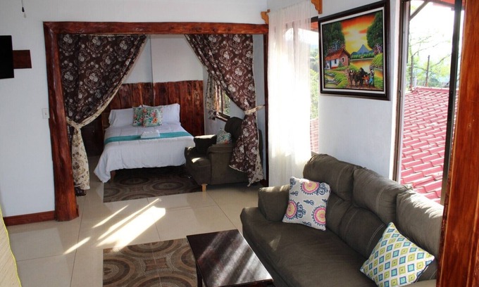 San Isidro Bed & Breakfast | 2 Double beds, kitchen and Living room 20 min Alajuela airport. Best views!