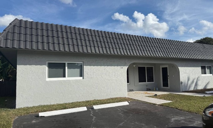 Tamarac House | 2 Fam home, Sleeps 14