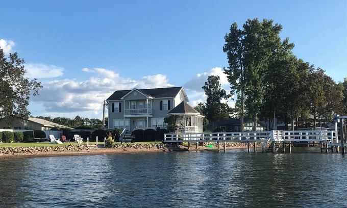 Gilbert House | 2 Family Lakefront Home on Big Water in Gilbert - Families & Pets Welcome