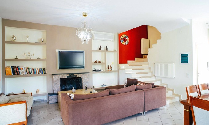Stylida Villa | 2 hours from Athens. 150 meters from the sea, real Greece, amazing location