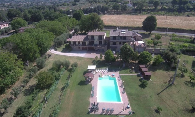 Rivotorto Apartment | 2 Independent apartments with pool - near Assisi Capacity 11 guests