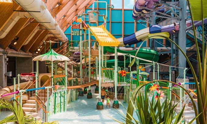 Circleville Hotel | 2 Junior King Stes at The Kartrite Resort and Indoor Waterpark