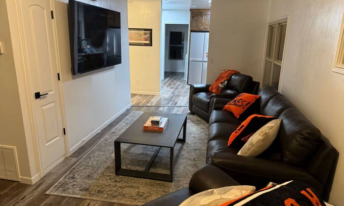 Stillwater House | 2 King Bed OSU Rental House