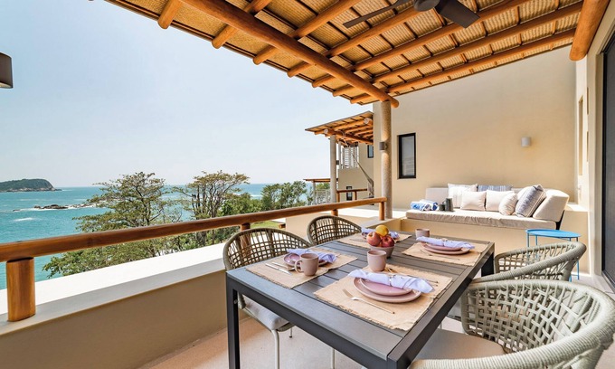 Centro Condo | 2 King Bed Suites, Ocean Views & Beach Access