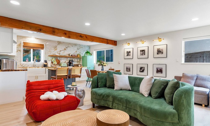 Old Ballard Apartment | 2 King Suite BBQ Free parking 93 Walking score Pet-friendly