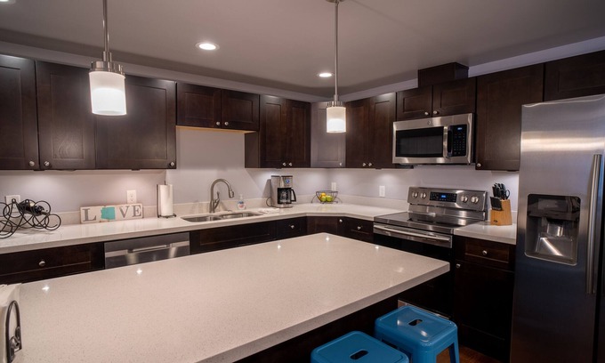 Flagstaff House | 2 Master Suites - Close to NAU, With AC