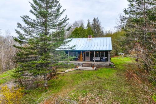 West Burke House | 2 Mi to Lake Willoughby Peaceful Log Cabin!