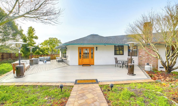 Aptos House | 2 Mi to Ocean: Pet-Friendly Abode in Aptos!