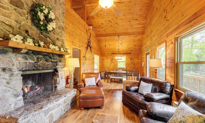 Charter Hills Cabin | 2 Mi to Skiing: Blue Ridge Mtn Cabin w/Hot Tub!