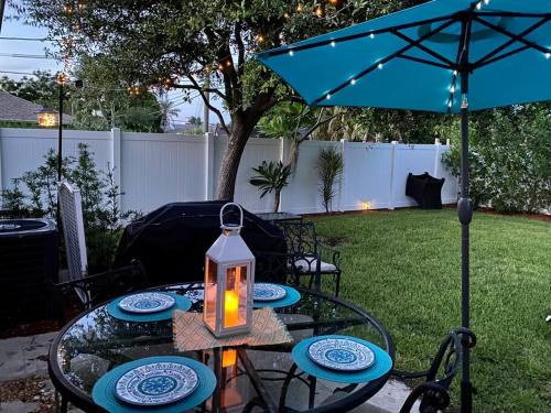 Delray Beach House | 2 mins to Downtown Atlantic Ave-3 mins to Beach-600mbps-BBQ-Fenced Yard