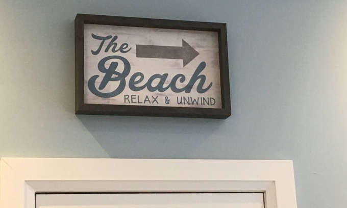 Wasaga Beach House | 2 minute walk to beach. 30 minute drive to Blue Mountain ski resort.