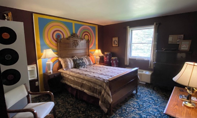 Clarington Hotel | 2-Music Room