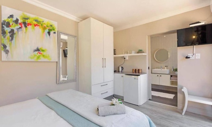 Tokai House | 2 On Lismore Guesthouse 13