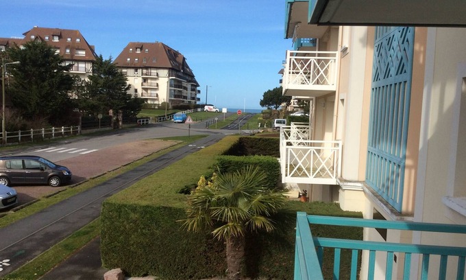 Cabourg Apartment | 2 Pieces 150m de la mer Avec Parking et Wifi