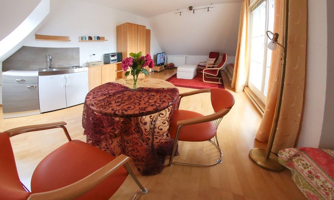 Fuchshain Apartment | 2 room ap.-quiet-near Leipzig-balcony: unobstructed view of greenery-daylight bath with whirlpool