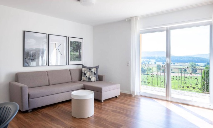 Klettgau Apartment | 2-room apartment, 57m², balcony, high-quality furnishings
