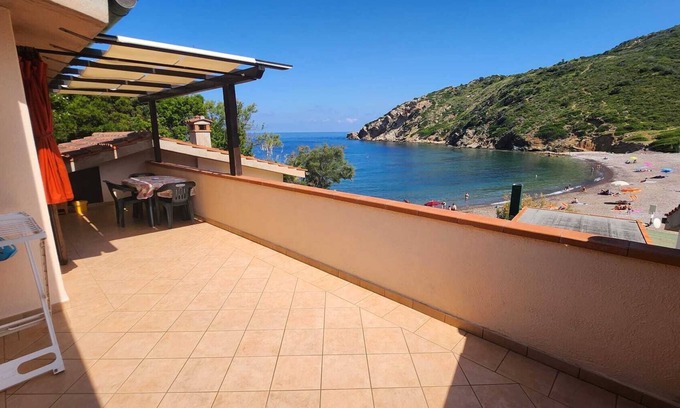 Rio nell'Elba Apartment | 2-Room apartment with terrace, right on the beach of Nisportino