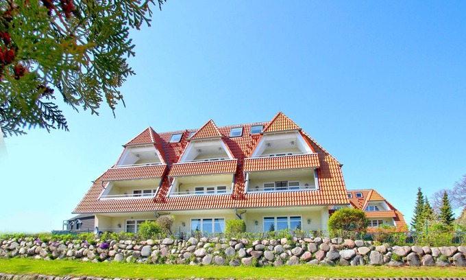 Breege Apartment | 2-room vacation apartment near the harbor with balcony - Hafenhäuser Breege FeWo 05