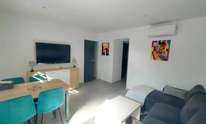 Bedarieux Apartment | 2 rooms on the ground floor with air conditioning