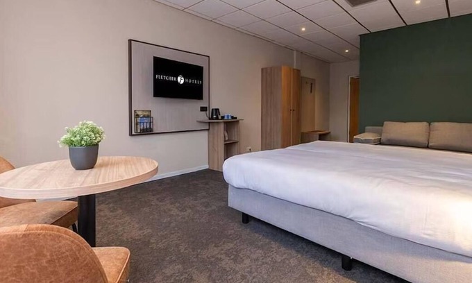 Roden Hotel | 2 Spacious Rooms for Families Exploring Drenthe Region Near Ronostrand