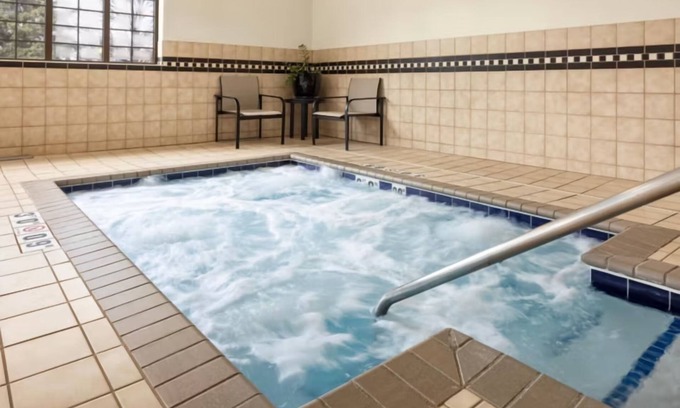 West Bloomington Hotel | 2 Spacious Suites Near Mall of America, MSP Airport & Downtown Minneapolis