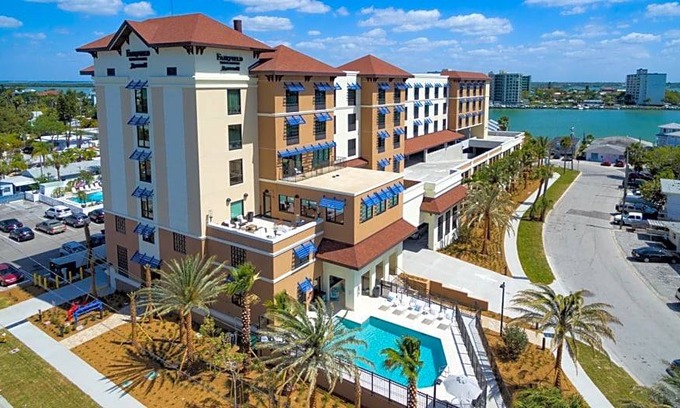 Bay Esplanade Hotel | 2-Star Hotel ∙ Fairfield Inn & Suites by Marriott Clearwater Beach