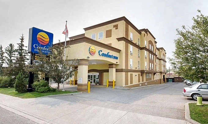 Banff Trail Hotel | 2-Star Hotel ∙ Comfort Inn and Suites University