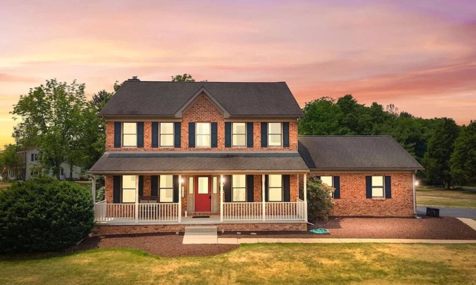 Hagerstown House | 2 Storie, Hot Tub, Open Area