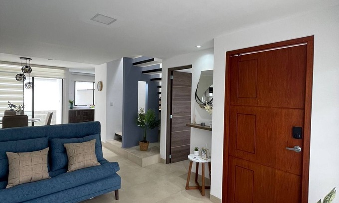 Quito House | 2 story, 4 beds, 2½ baths in beautiful Valle de Los Chillos, Quito Ecuador