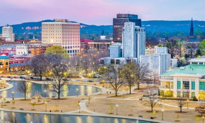 Madison House | 2 Stylish Units for Business Travel, Breakfast, Park